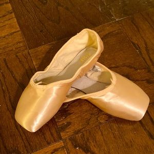 Bloch Alpha pointe shoes 5.5 NWOT